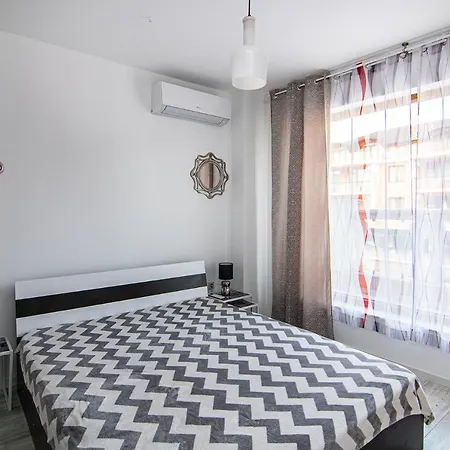 La Flat 9 Parking And Access * Golden Sands