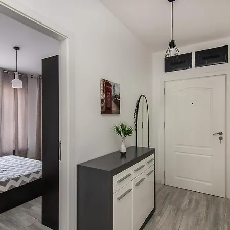 La Flat 9 Parking And Access Apartment *