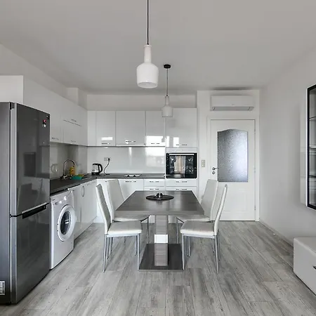 La Flat 9 Parking And Access