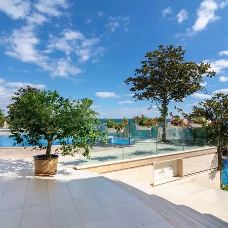 La Flat 9 Parking And Access * Golden Sands