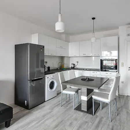 La Flat 9 Parking And Access Sables d'or